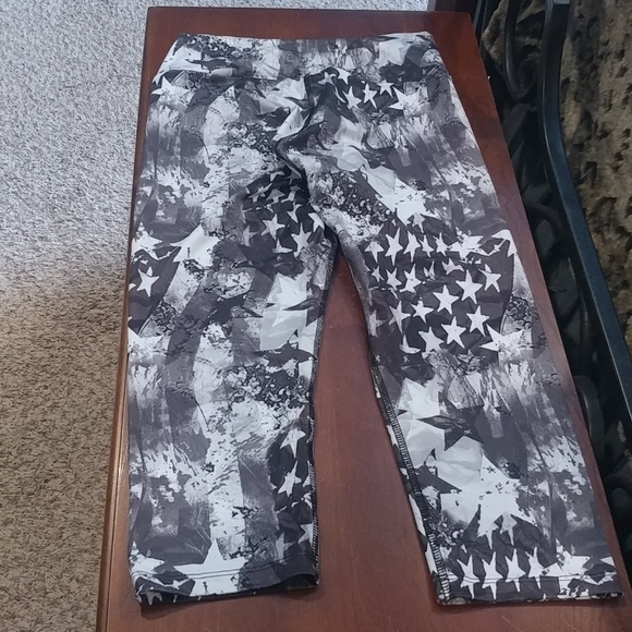 Workout Capris - Picture 3 of 6